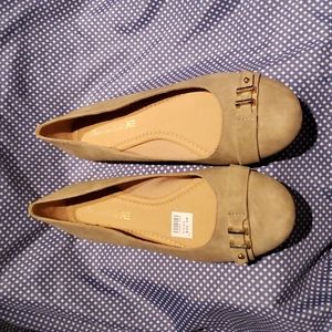 American Eagle Taupe Ballet Flats NWT